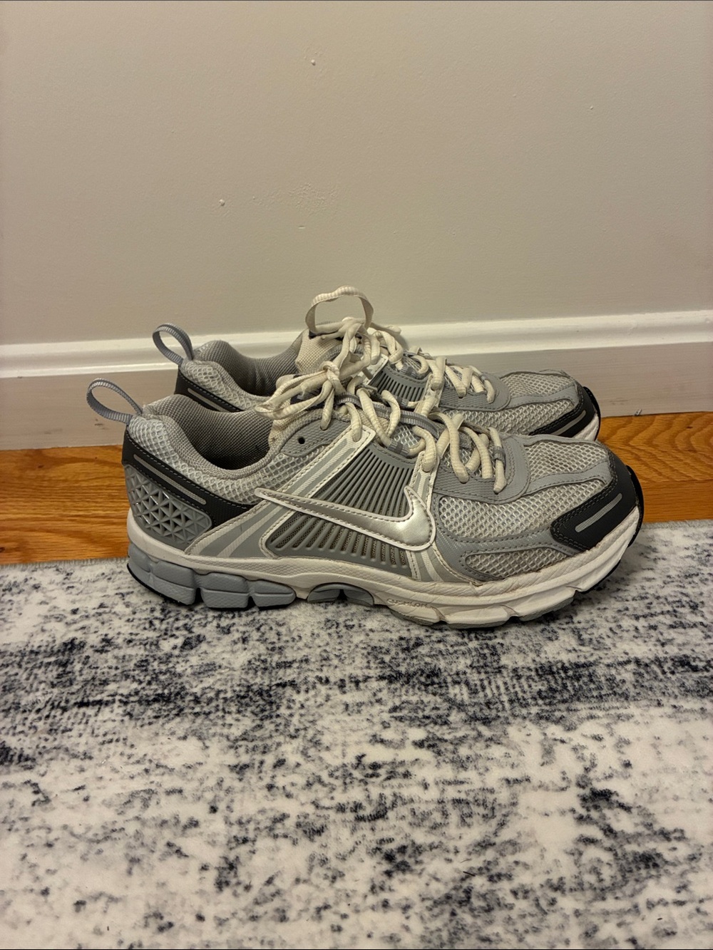 Boys Nike vomero 5